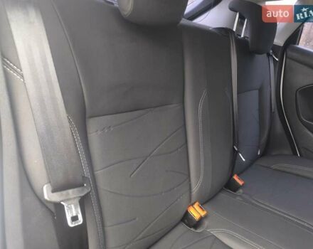 Білий Форд Фієста, об'ємом двигуна 1.5 л та пробігом 190 тис. км за 7500 $, фото 21 на Automoto.ua