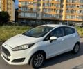 Белый Форд Фиеста, объемом двигателя 1 л и пробегом 161 тыс. км за 5600 $, фото 1 на Automoto.ua