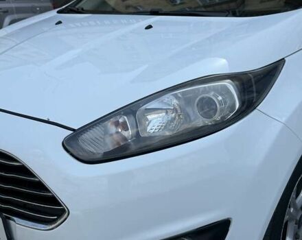 Белый Форд Фиеста, объемом двигателя 1 л и пробегом 121 тыс. км за 8000 $, фото 7 на Automoto.ua