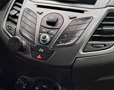 Белый Форд Фиеста, объемом двигателя 1.3 л и пробегом 93 тыс. км за 6500 $, фото 4 на Automoto.ua