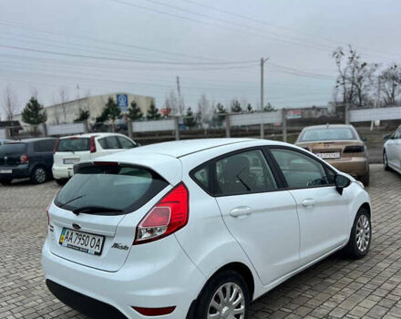 Белый Форд Фиеста, объемом двигателя 1 л и пробегом 32 тыс. км за 7100 $, фото 3 на Automoto.ua