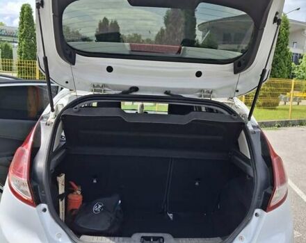 Белый Форд Фиеста, объемом двигателя 1 л и пробегом 60 тыс. км за 7000 $, фото 5 на Automoto.ua