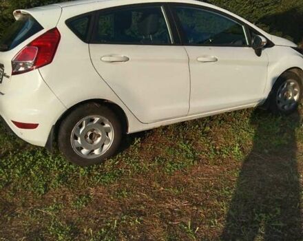 Белый Форд Фиеста, объемом двигателя 1 л и пробегом 120 тыс. км за 5500 $, фото 4 на Automoto.ua