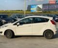 Білий Форд Фієста, об'ємом двигуна 1 л та пробігом 75 тис. км за 5490 $, фото 3 на Automoto.ua