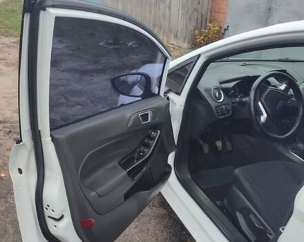 Білий Форд Фієста, об'ємом двигуна 1.5 л та пробігом 190 тис. км за 7500 $, фото 6 на Automoto.ua