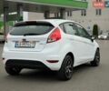 Білий Форд Фієста, об'ємом двигуна 1 л та пробігом 104 тис. км за 6500 $, фото 6 на Automoto.ua