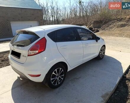 Белый Форд Фиеста, объемом двигателя 1.24 л и пробегом 255 тыс. км за 6200 $, фото 2 на Automoto.ua