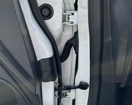 Белый Форд Фиеста, объемом двигателя 1.6 л и пробегом 100 тыс. км за 8400 $, фото 8 на Automoto.ua