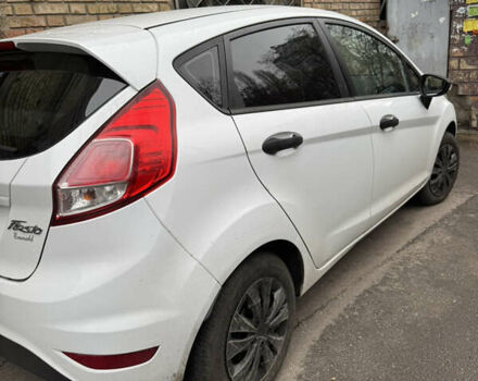 Белый Форд Фиеста, объемом двигателя 1.24 л и пробегом 301 тыс. км за 5700 $, фото 1 на Automoto.ua