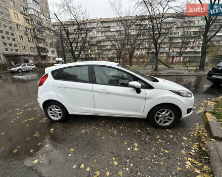 Білий Форд Фієста, об'ємом двигуна 1.5 л та пробігом 135 тис. км за 9000 $, фото 2 на Automoto.ua