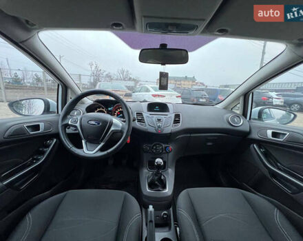 Белый Форд Фиеста, объемом двигателя 1 л и пробегом 32 тыс. км за 7100 $, фото 6 на Automoto.ua