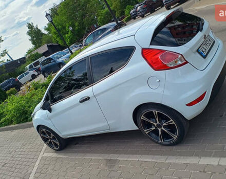 Білий Форд Фієста, об'ємом двигуна 1.24 л та пробігом 150 тис. км за 6000 $, фото 7 на Automoto.ua