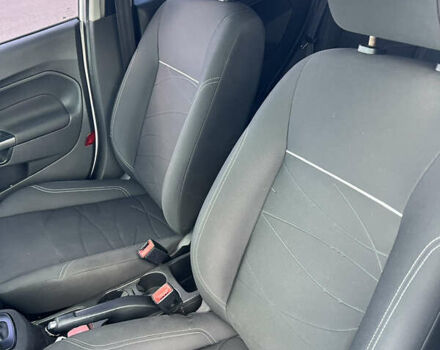 Білий Форд Фієста, об'ємом двигуна 1 л та пробігом 104 тис. км за 5400 $, фото 18 на Automoto.ua