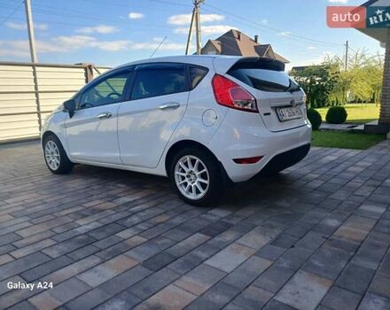 Белый Форд Фиеста, объемом двигателя 1 л и пробегом 130 тыс. км за 6500 $, фото 1 на Automoto.ua