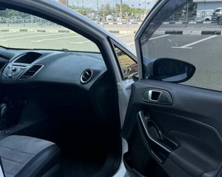 Белый Форд Фиеста, объемом двигателя 1 л и пробегом 121 тыс. км за 8000 $, фото 16 на Automoto.ua