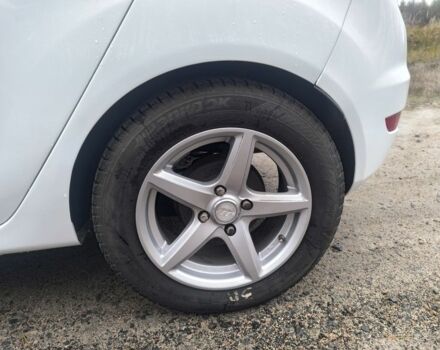 Білий Форд Фієста, об'ємом двигуна 1.5 л та пробігом 190 тис. км за 7625 $, фото 5 на Automoto.ua