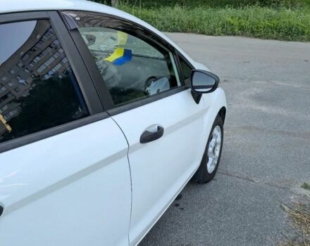 Білий Форд Фієста, об'ємом двигуна 1.24 л та пробігом 245 тис. км за 4400 $, фото 7 на Automoto.ua