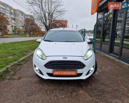 Белый Форд Фиеста, объемом двигателя 1.5 л и пробегом 140 тыс. км за 7000 $, фото 1 на Automoto.ua