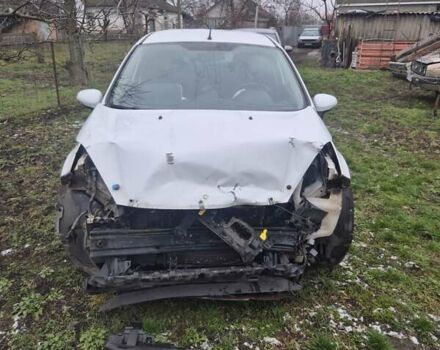 Белый Форд Фиеста, объемом двигателя 1.5 л и пробегом 145 тыс. км за 2700 $, фото 15 на Automoto.ua