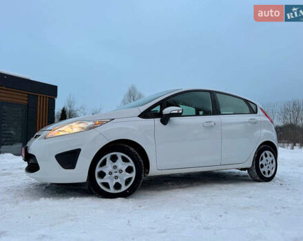 Белый Форд Фиеста, объемом двигателя 1.6 л и пробегом 120 тыс. км за 6550 $, фото 6 на Automoto.ua
