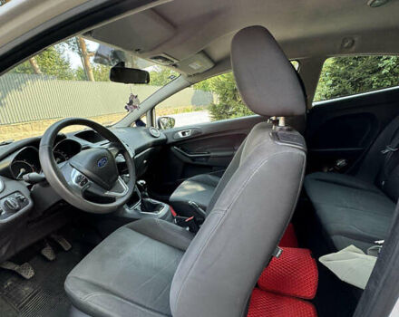 Белый Форд Фиеста, объемом двигателя 1.5 л и пробегом 289 тыс. км за 5690 $, фото 12 на Automoto.ua