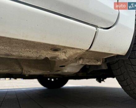 Білий Форд Фієста, об'ємом двигуна 1.5 л та пробігом 110 тис. км за 8500 $, фото 41 на Automoto.ua