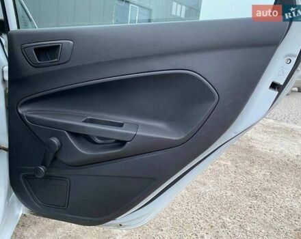 Белый Форд Фиеста, объемом двигателя 1 л и пробегом 200 тыс. км за 4500 $, фото 18 на Automoto.ua