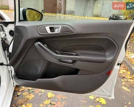 Форд Фиеста 2013 в Днепре (Днепропетровске) на Automoto.ua Белый Форд Фиеста, объемом двигателя 1.24 л и пробегом 132 тыс. км за 5700 $, фото 16 на Automoto.ua