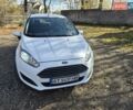 Белый Форд Фиеста, объемом двигателя 1 л и пробегом 130 тыс. км за 5500 $, фото 1 на Automoto.ua