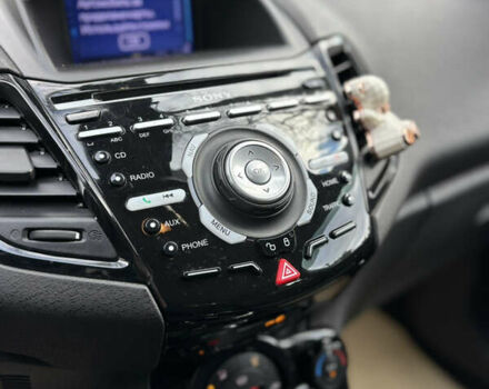 Форд Фиеста 2013 в Шепетовке на Automoto.ua Белый Форд Фиеста, объемом двигателя 1.6 л и пробегом 175 тыс. км за 7100 $, фото 9 на Automoto.ua