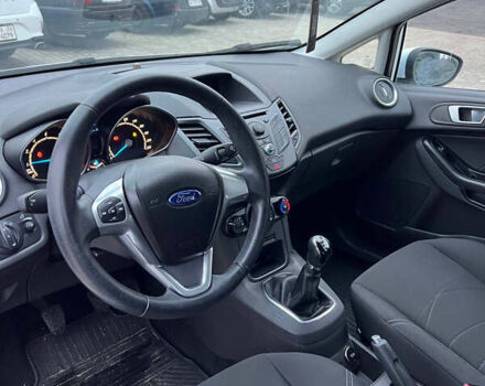 Белый Форд Фиеста, объемом двигателя 1 л и пробегом 32 тыс. км за 7100 $, фото 5 на Automoto.ua