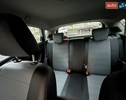 Білий Форд Фієста, об'ємом двигуна 1.5 л та пробігом 135 тис. км за 9000 $, фото 6 на Automoto.ua