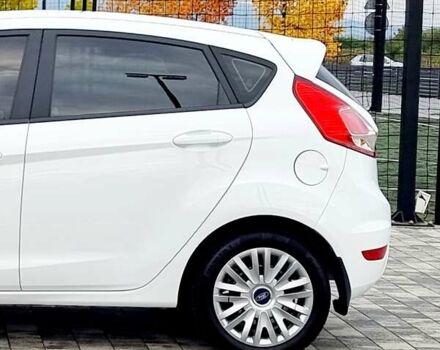 Білий Форд Фієста, об'ємом двигуна 1 л та пробігом 60 тис. км за 9900 $, фото 47 на Automoto.ua