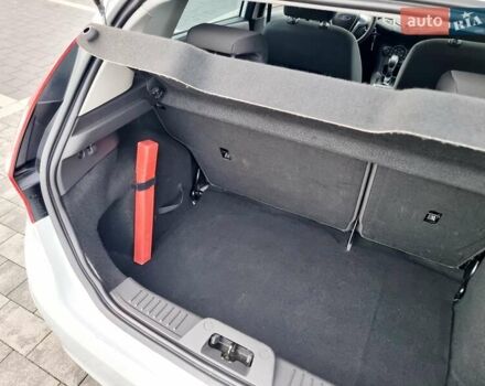 Білий Форд Фієста, об'ємом двигуна 1 л та пробігом 60 тис. км за 9900 $, фото 35 на Automoto.ua