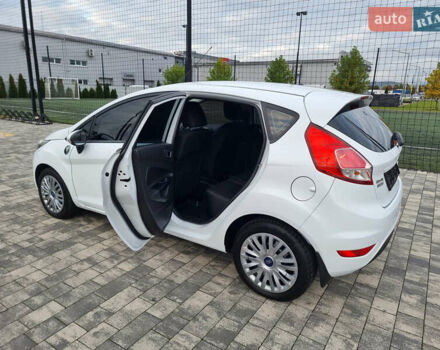 Білий Форд Фієста, об'ємом двигуна 1 л та пробігом 60 тис. км за 9900 $, фото 71 на Automoto.ua