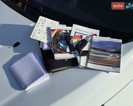 Білий Форд Фієста, об'ємом двигуна 1 л та пробігом 60 тис. км за 9999 $, фото 9 на Automoto.ua