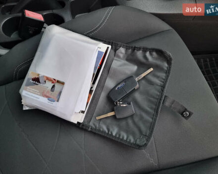 Білий Форд Фієста, об'ємом двигуна 1 л та пробігом 60 тис. км за 9900 $, фото 11 на Automoto.ua