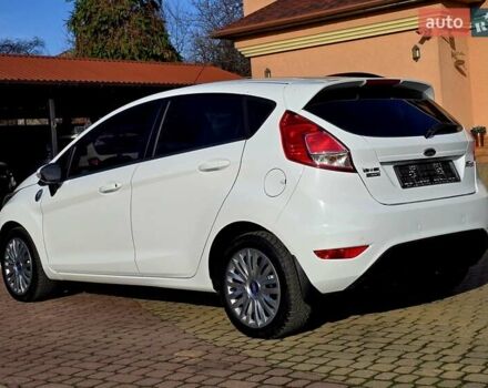 Білий Форд Фієста, об'ємом двигуна 1 л та пробігом 60 тис. км за 9999 $, фото 12 на Automoto.ua