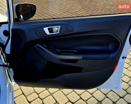 Білий Форд Фієста, об'ємом двигуна 1 л та пробігом 60 тис. км за 9999 $, фото 38 на Automoto.ua