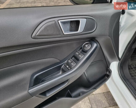 Білий Форд Фієста, об'ємом двигуна 1 л та пробігом 60 тис. км за 9900 $, фото 62 на Automoto.ua