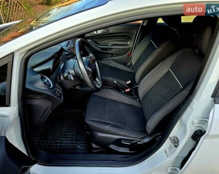 Білий Форд Фієста, об'ємом двигуна 1 л та пробігом 60 тис. км за 9999 $, фото 27 на Automoto.ua