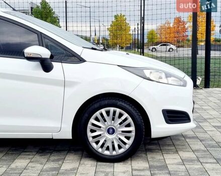 Білий Форд Фієста, об'ємом двигуна 1 л та пробігом 60 тис. км за 9900 $, фото 24 на Automoto.ua