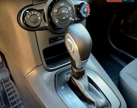 Білий Форд Фієста, об'ємом двигуна 1 л та пробігом 60 тис. км за 9999 $, фото 31 на Automoto.ua