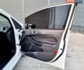 Белый Форд Фиеста, объемом двигателя 1 л и пробегом 59 тыс. км за 9899 $, фото 94 на Automoto.ua