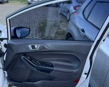 Білий Форд Фієста, об'ємом двигуна 1 л та пробігом 85 тис. км за 8500 $, фото 23 на Automoto.ua