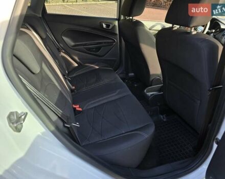 Білий Форд Фієста, об'ємом двигуна 1 л та пробігом 60 тис. км за 9999 $, фото 43 на Automoto.ua