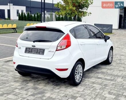 Білий Форд Фієста, об'ємом двигуна 1 л та пробігом 60 тис. км за 9900 $, фото 27 на Automoto.ua