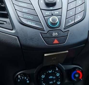 Белый Форд Фиеста, объемом двигателя 1 л и пробегом 112 тыс. км за 5900 $, фото 5 на Automoto.ua