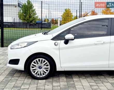 Білий Форд Фієста, об'ємом двигуна 1 л та пробігом 60 тис. км за 9900 $, фото 49 на Automoto.ua
