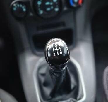 Белый Форд Фиеста, объемом двигателя 1 л и пробегом 112 тыс. км за 5900 $, фото 4 на Automoto.ua